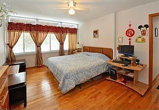 4th image of 1300 Wyndham Ln