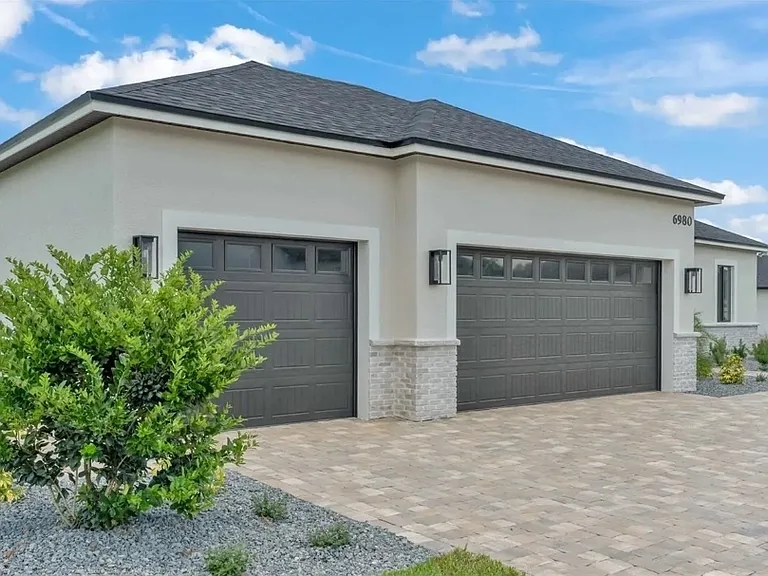 6980 Bentridge Dr — Photo 2