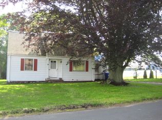 18 Linsley St, Branford, CT 06405