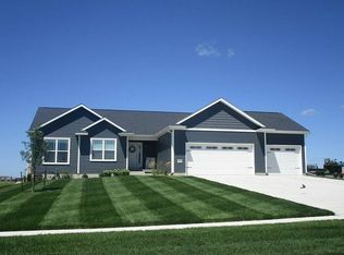 5501 Red Oak Ln, Cedar Falls, IA 50613