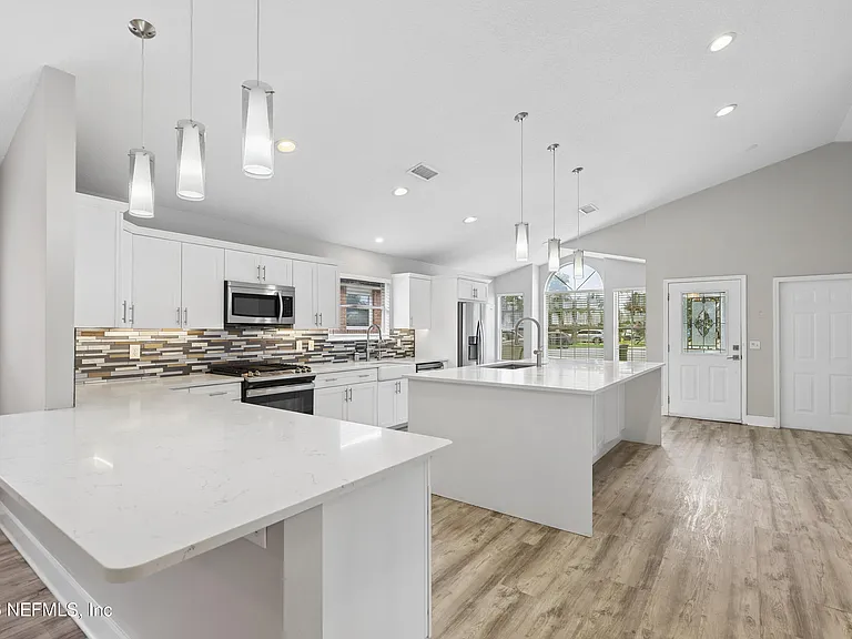 204 Crosstern Ct — Photo 8