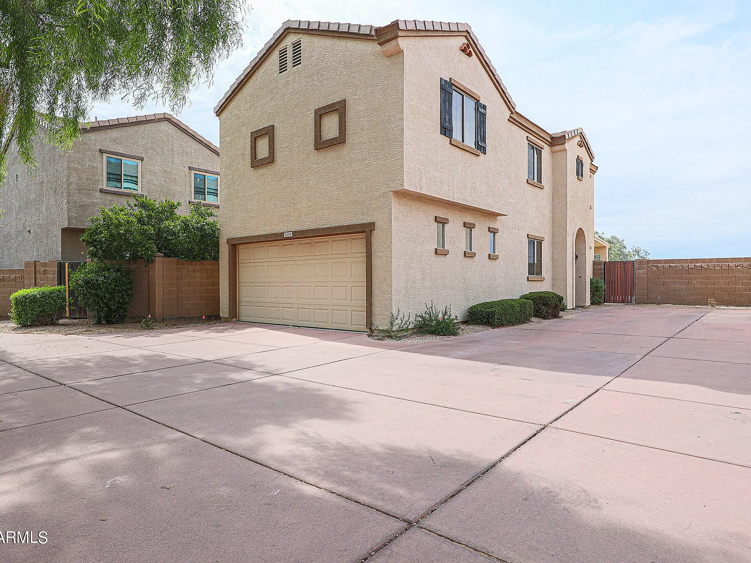 3 bed, 2.5 bath, 1421 sqft, $1,995 — Photo 2