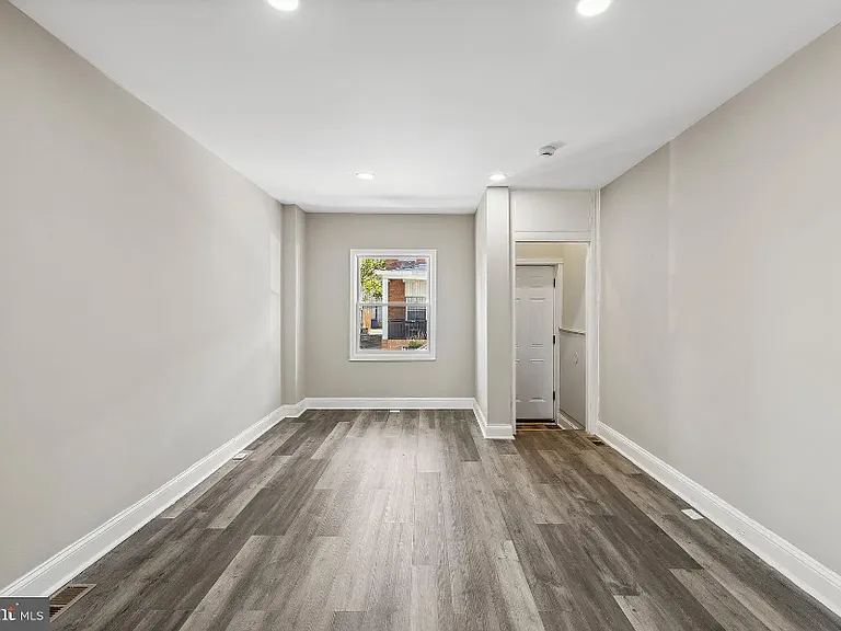 724 N Curley St — Photo 5
