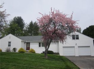 28 Huron Dr, West Hartford, CT 06117