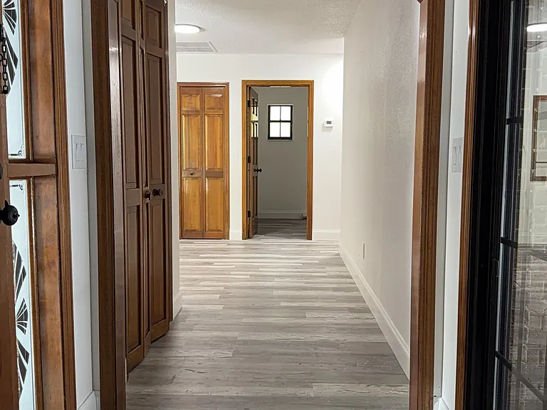 1095 E Graves Ave — Photo 3