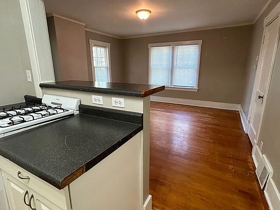 3rd image of 4755 Capitol Ave #2