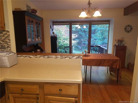 3rd image of 49 Kendall Rd