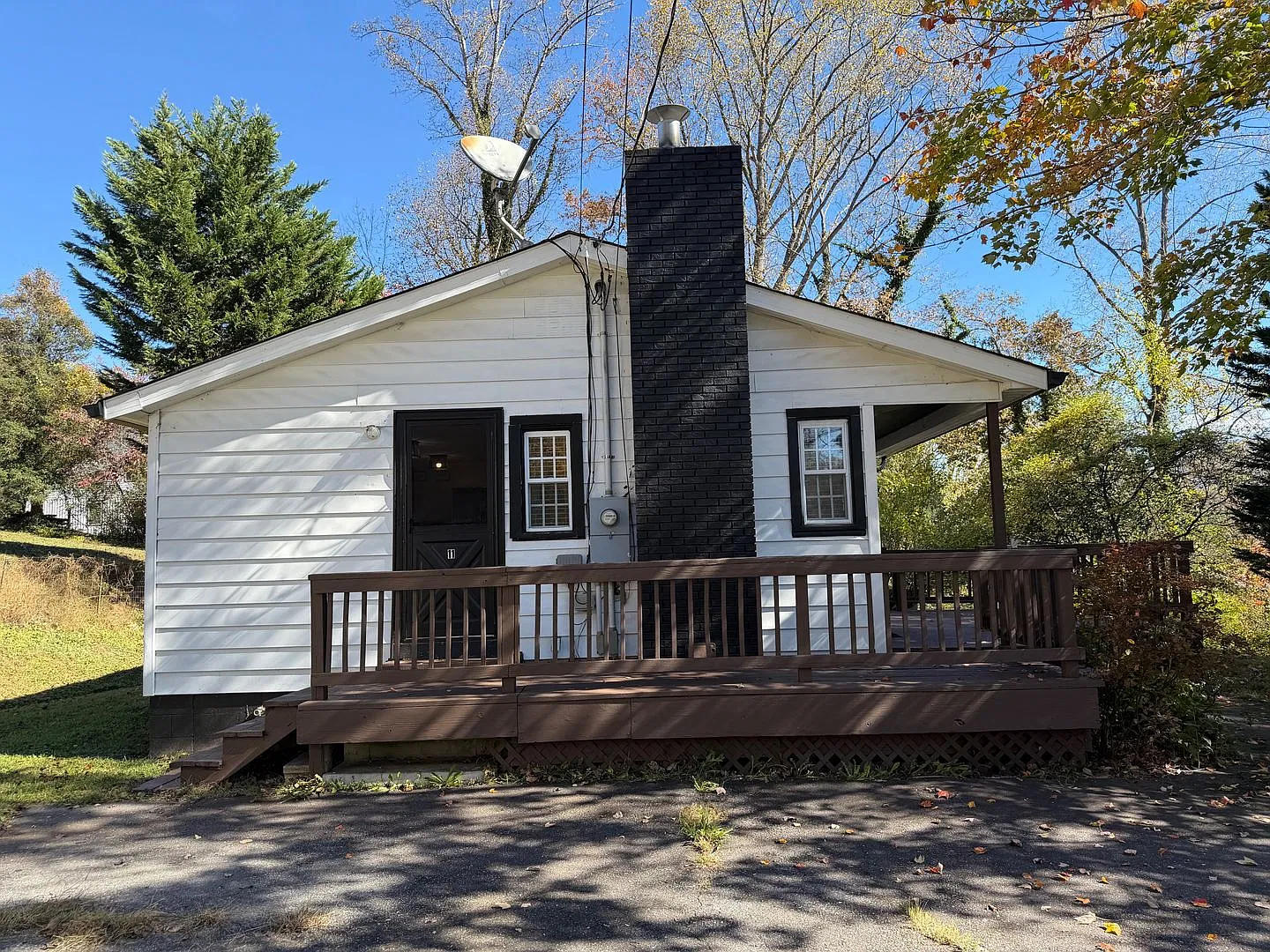 East AVL - Cute 3/1 with Flex Space and Shed — Photo 2