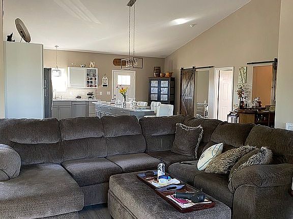5th image of 541 Cambridge Shores Dr