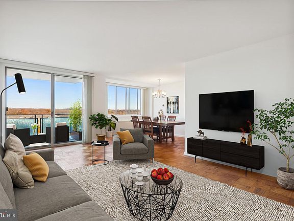 5th image of 10401 Grosvenor Pl APT 1320
