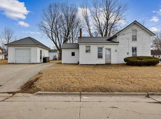 109 Seeley St, Manchester, IA 52057