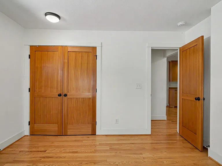2060 John St S — Photo 20