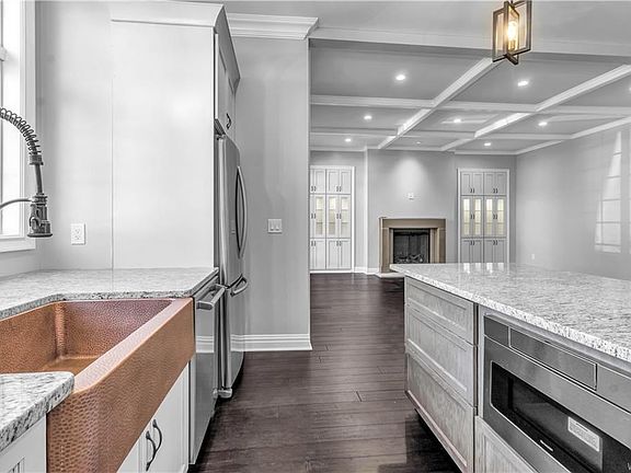 5th image of 2040 Delaware Ave APT 2