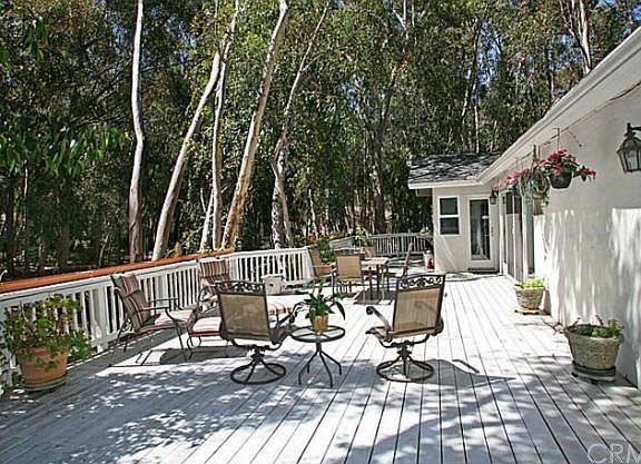 Large private deck perfect for entertaining.