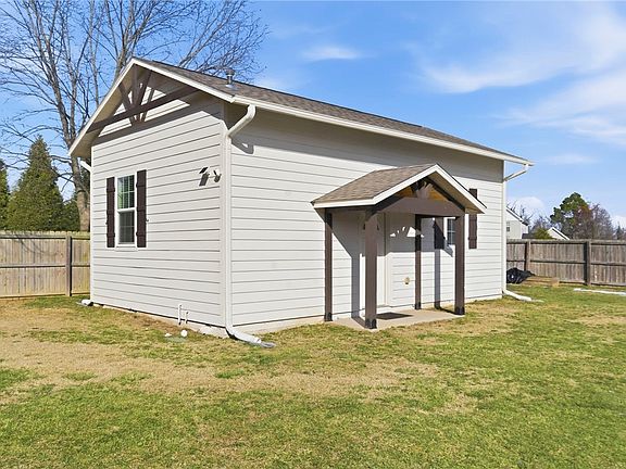 3rd image of 603 McClain Rd