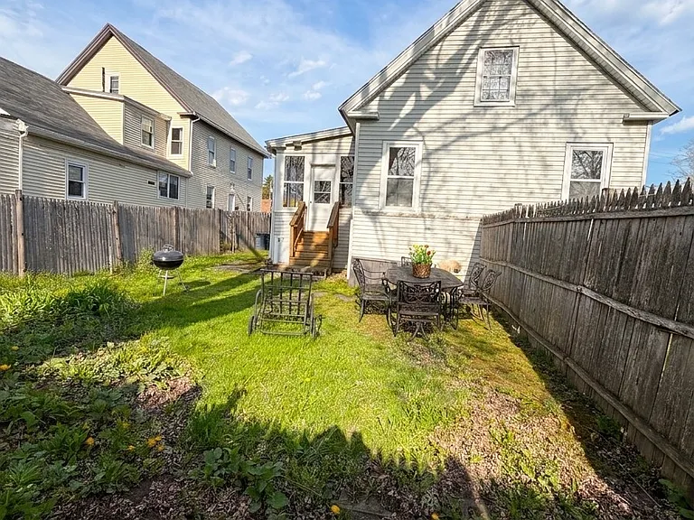 251 Locust St — Photo 26