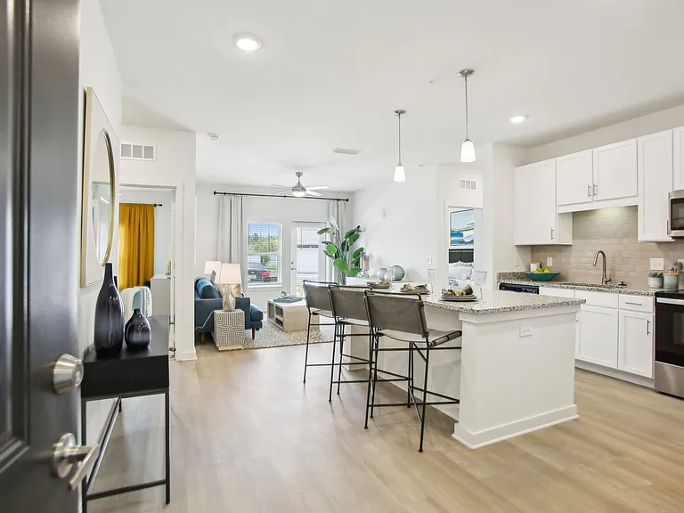 Avion Apartments — Photo 14