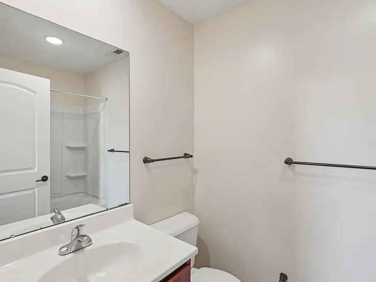 Nicholas Place Apartments — Photo 34