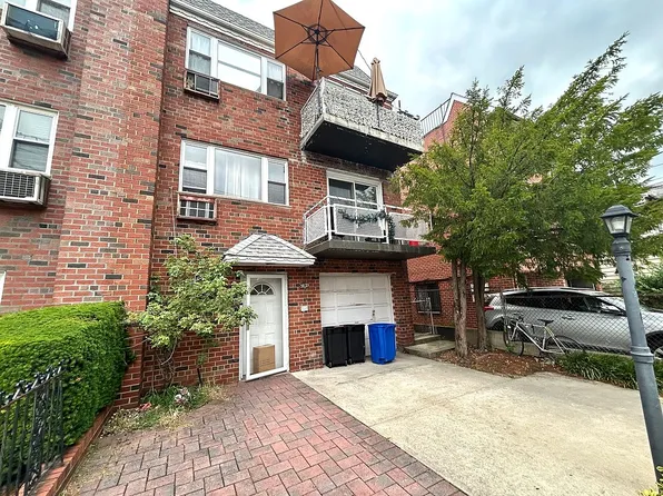 58-25 83rd St #Penthouse, Middle Village, NY 11379