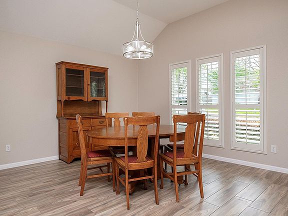 5th image of 118 Chestnut Ct