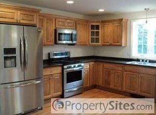 18 High Meadow Dr, Deerfield, NH 03037