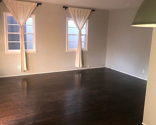 5th image of 2704 Pacific Ave
