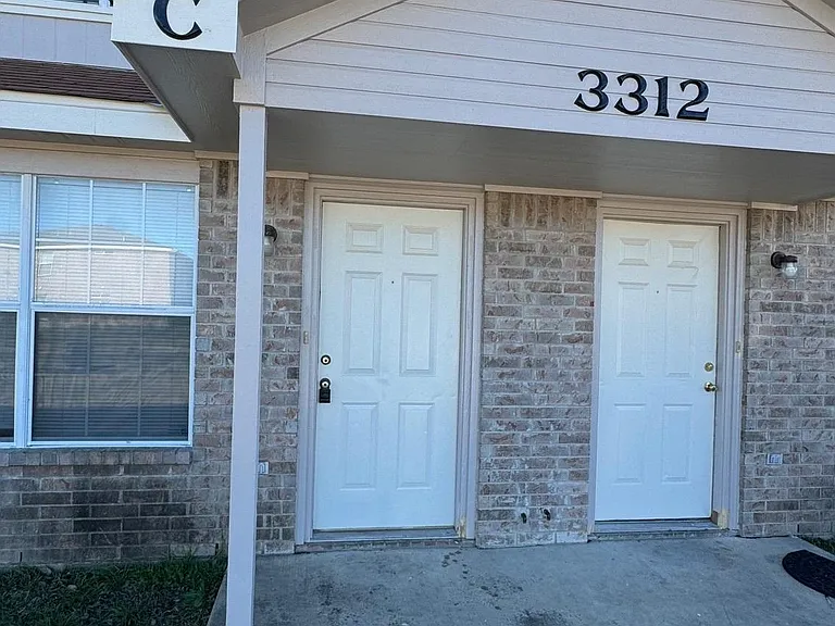 3312 Cantabrian Dr #C — Photo 2