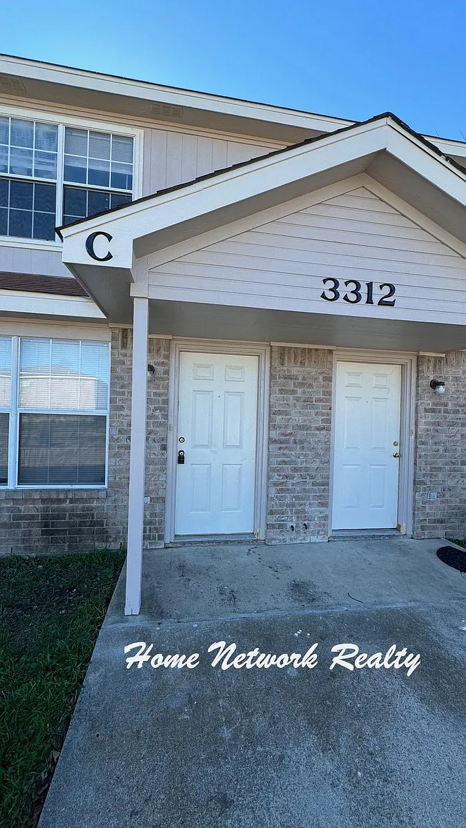 Building Photo - 3312 Cantabrian Dr #C