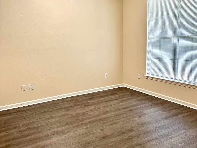 8290 Gate Pkwy W #118 — Photo 4