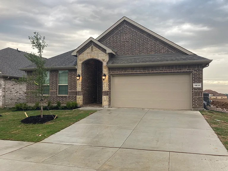1031 Pitch Pine St — Photo 1
