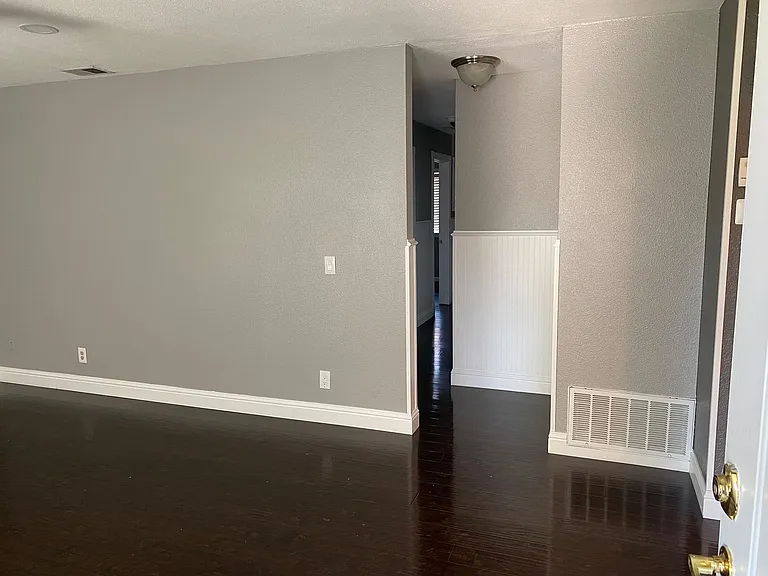 1650 Honeysuckle Rd — Photo 7