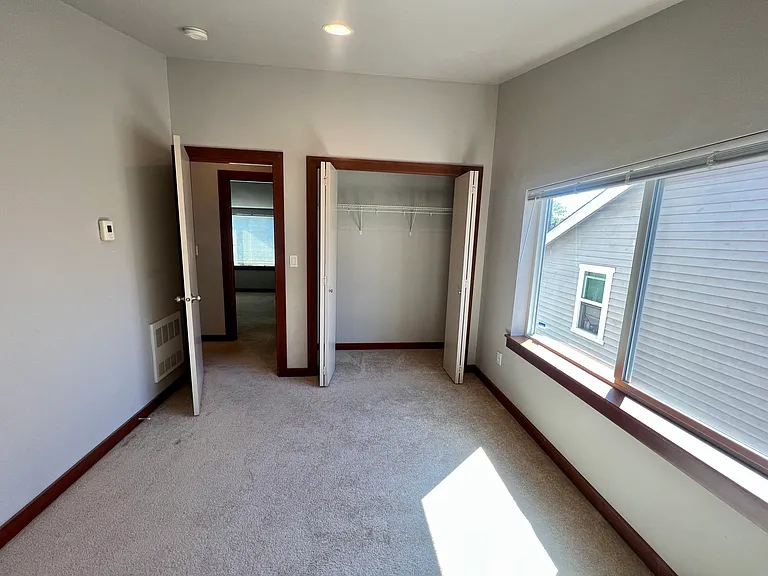 4015 7th Ave NE — Photo 9