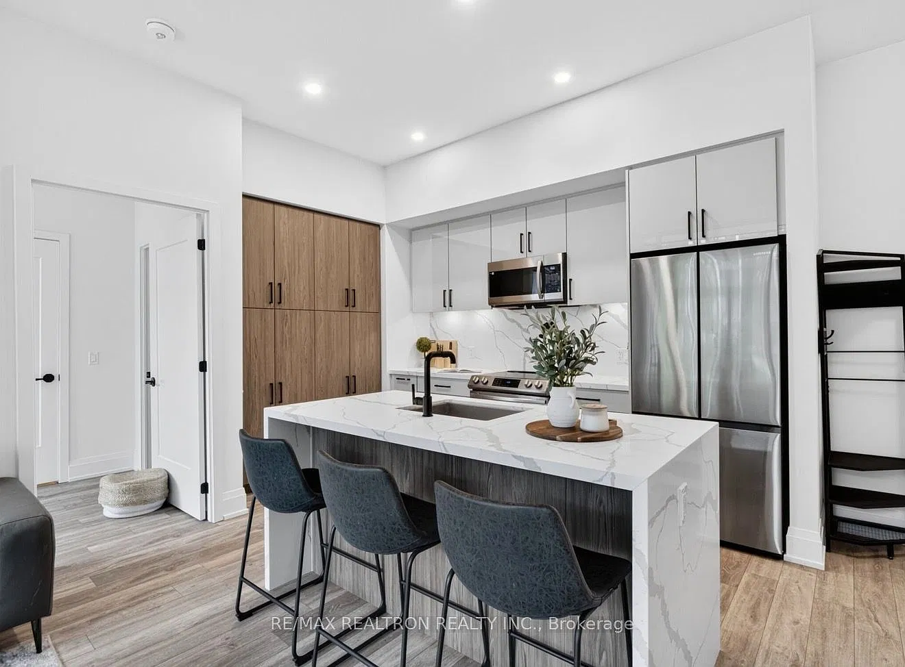 2 bed, $2,400 — Photo 3