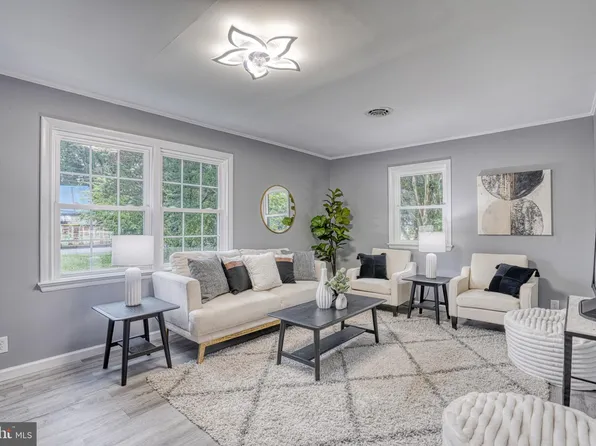 18 Oak St, Cambridge, MD 21613