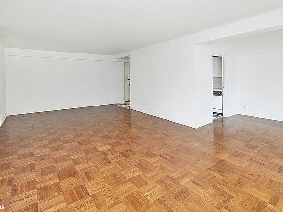 3rd image of 415 E 52nd St APT 7NC