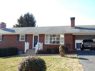 884 Preston Dr, Staunton, VA 24401