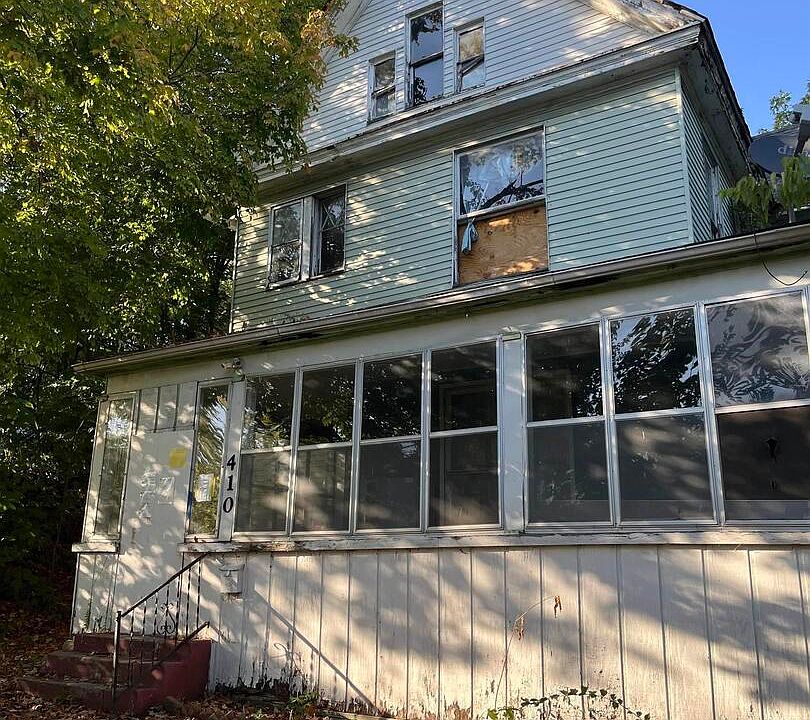 2nd image of 410 W 8th St
