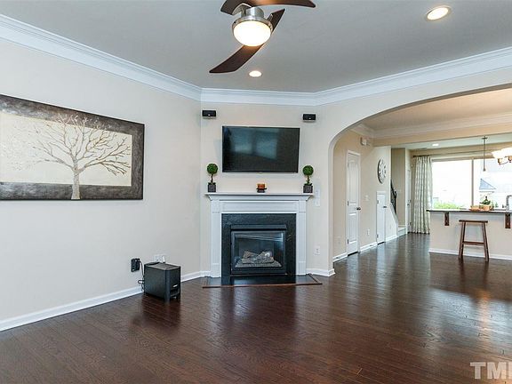 5th image of 223 Mount Evans Dr