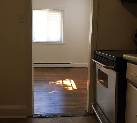 4th image of 1810 Elwood Ave