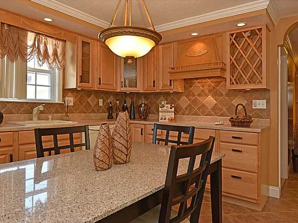 2 Freemont St, West Warwick, RI 02893