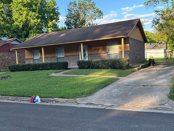 2nd image of 1762 Brookhollow Cir
