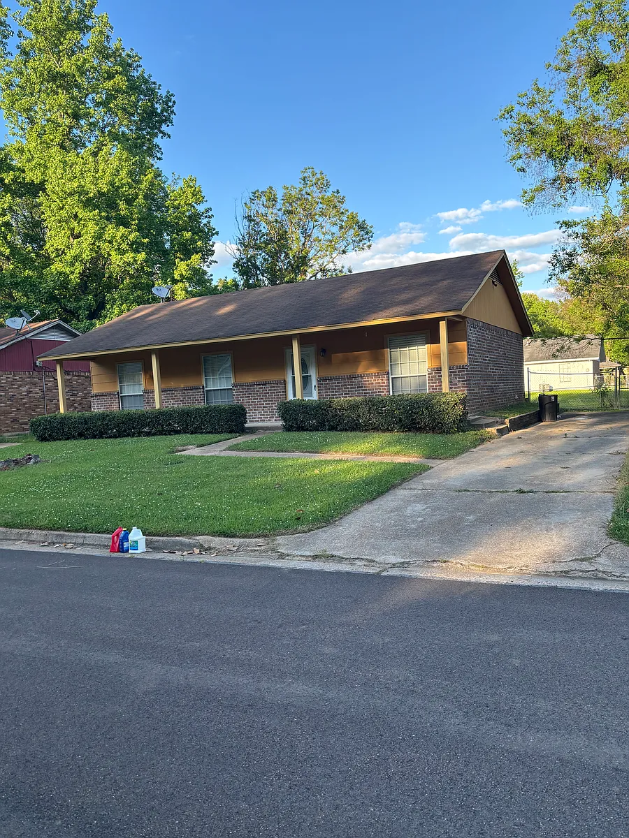Building Photo - 1762 Brookhollow Cir