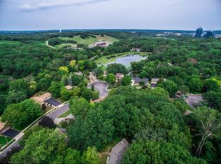 9067 Hyland Creek Cir, Bloomington, MN 55437
