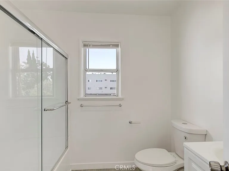14916 Wyandotte St — Photo 9