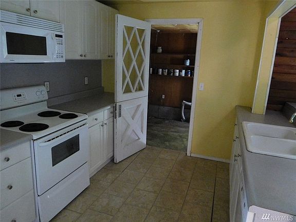 2nd image of 7965 University Point Cir NE