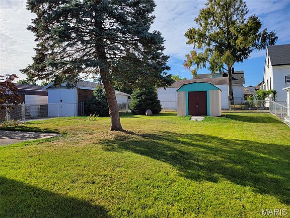 5th image of 320 Degenhardt Ave