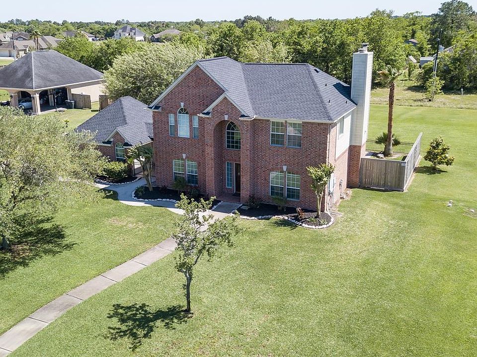 2nd image of 110 Lago Cir