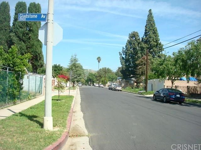 2nd image of 11533 Gladstone Ave