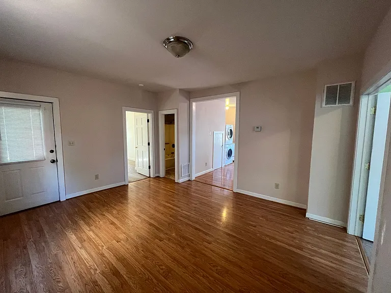 1122 Market St E — Photo 19