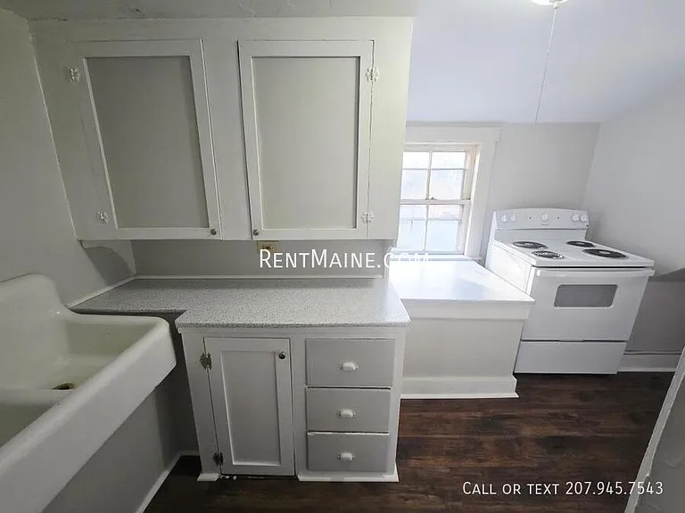 402-404 Hammond St #3 — Photo 1